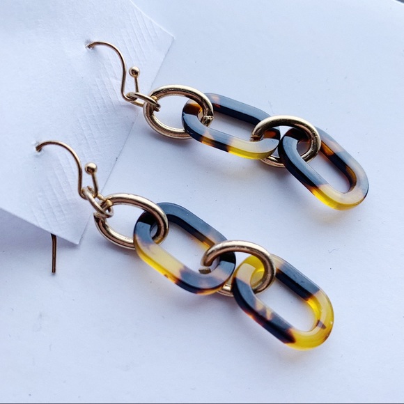 Unbranded Jewelry - 5/$25🎉Tortoise Shell + Gold Chain Dangle Earrings